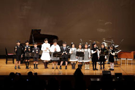 杉本薫音楽教室　発表会のようす　ハンドベルやトーンチャイム、ボディパーカッション・・色々な楽器で合奏